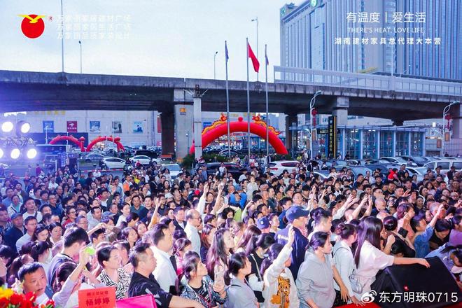 舒适哲学：客厅里的惬意时光九游会网址是多少左右家居的(图2)