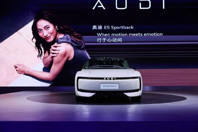 观花看2025成都汽车展销会j9九游会登录海川品车走马(图4)